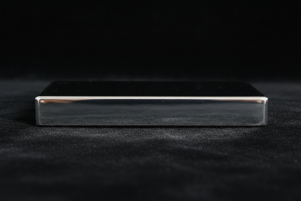 Side view of Swarna 100g Fine Silver Bar showing proportionate thickness