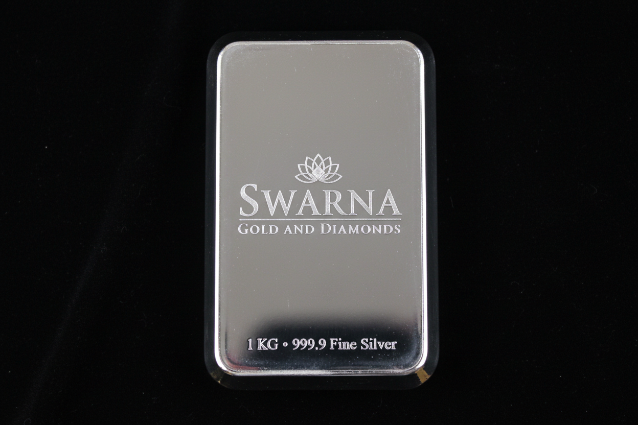 Front view of Swarna 1kg Fine Silver Bar with Swarna lotus logo engraved